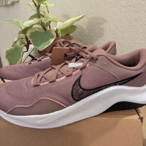 Nike 🌿 Legends Essential 3 Next Nature